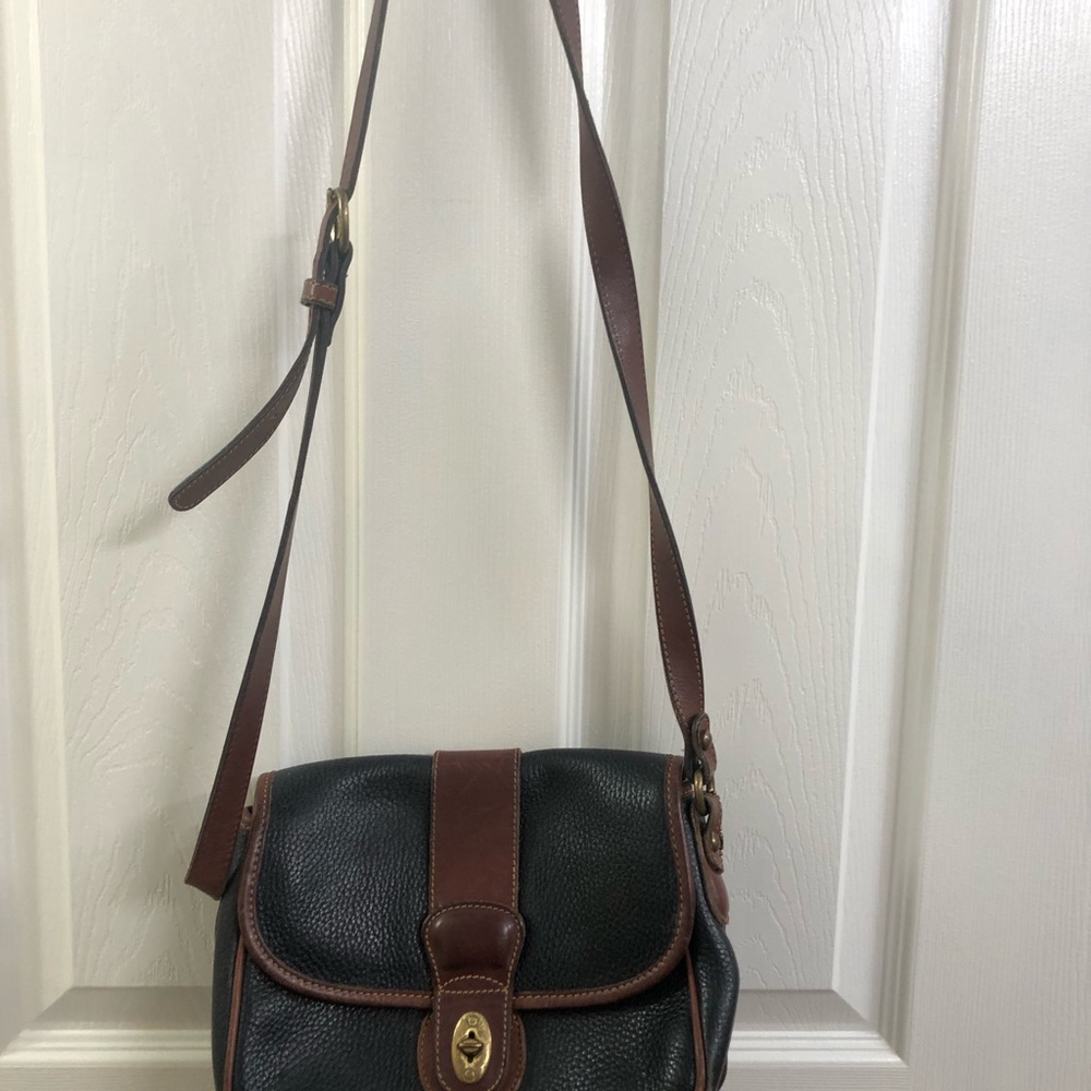 Coach black and brown purse medium. Pocket on back and inside